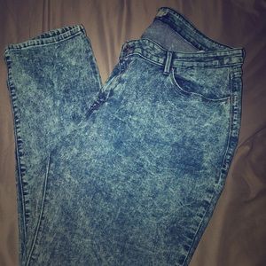 Levi’s mid rise skinny. Stone wash